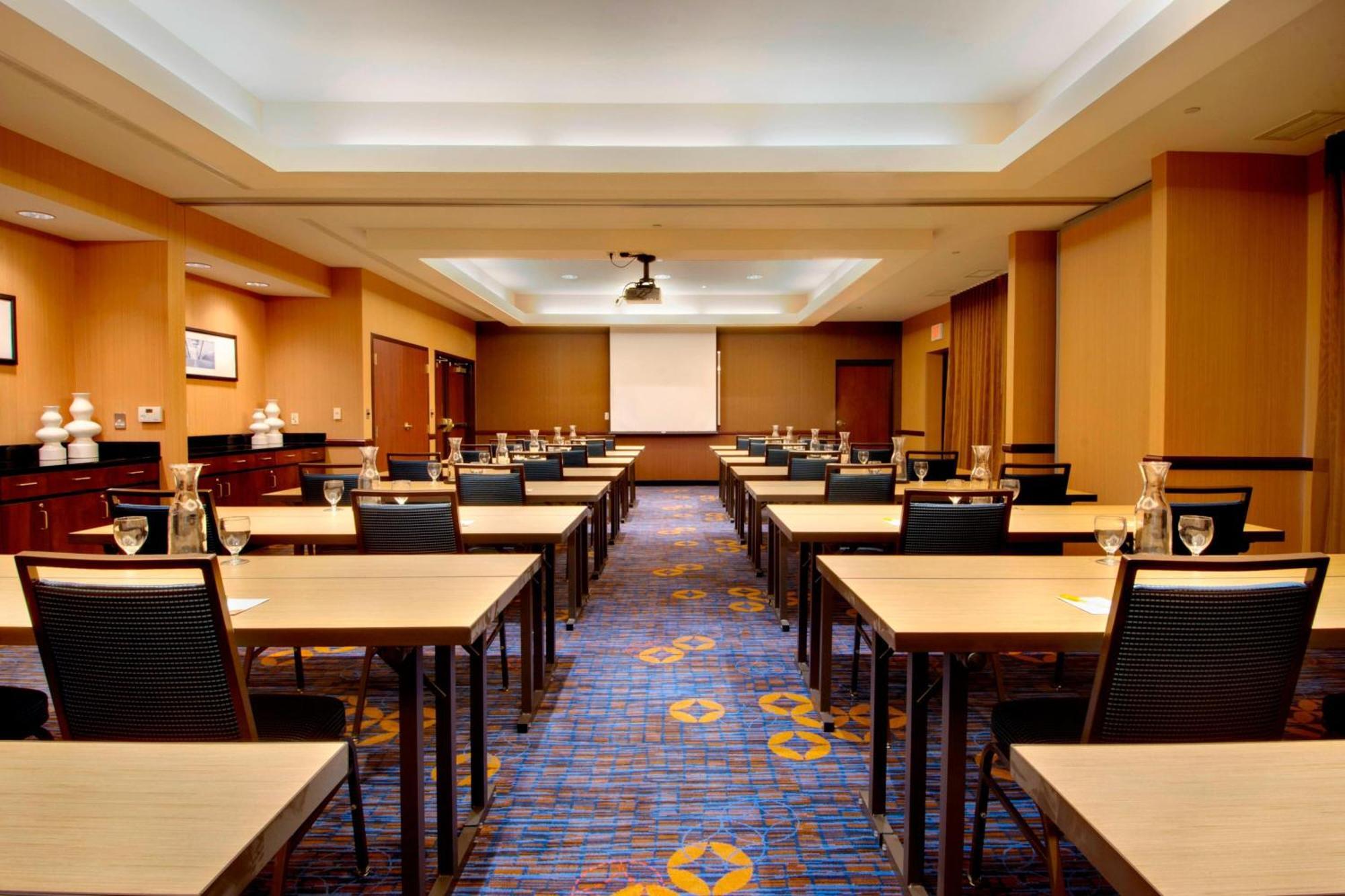 Courtyard By Marriott Madison East Hotel Kültér fotó