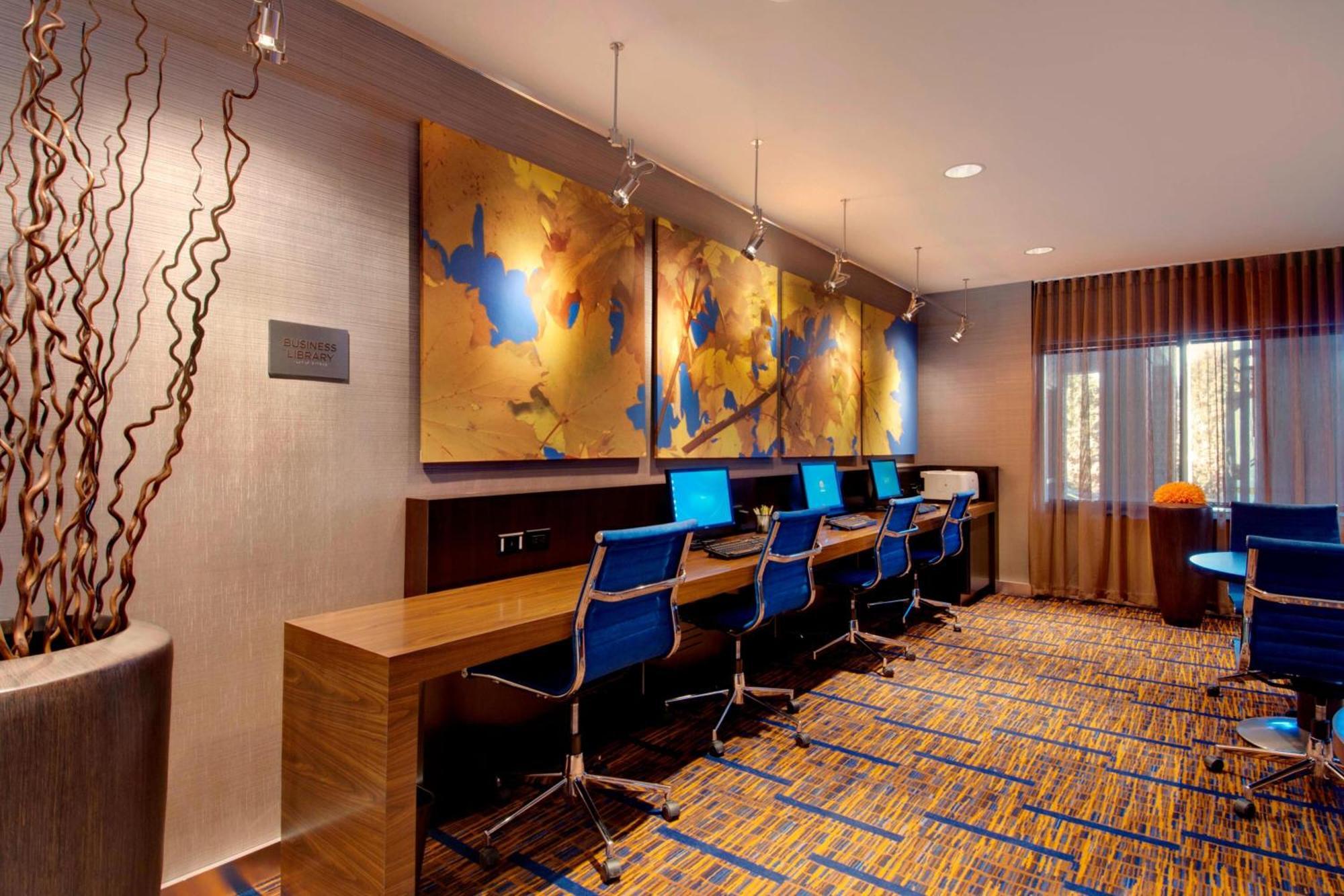 Courtyard By Marriott Madison East Hotel Kültér fotó