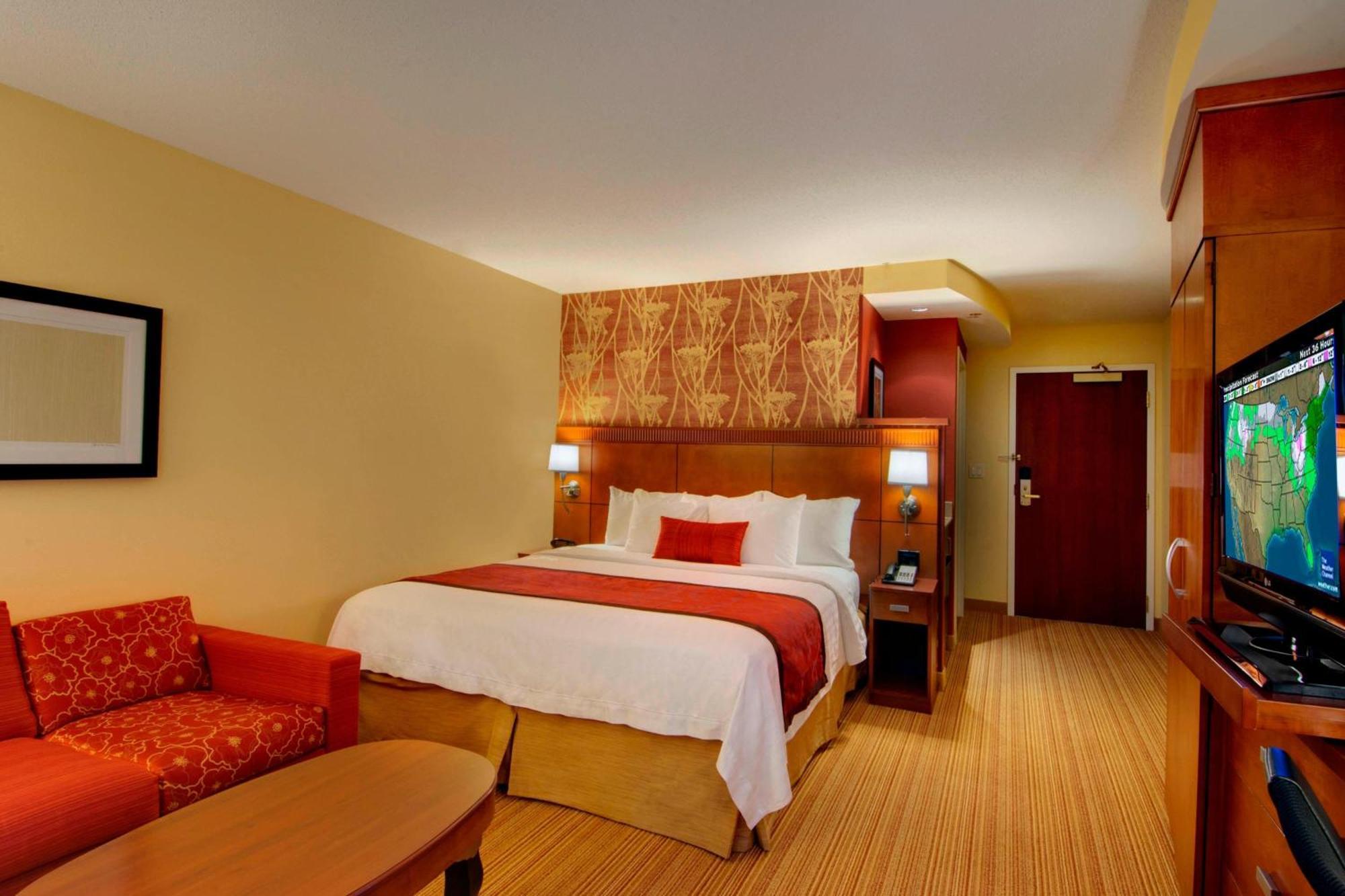 Courtyard By Marriott Madison East Hotel Kültér fotó